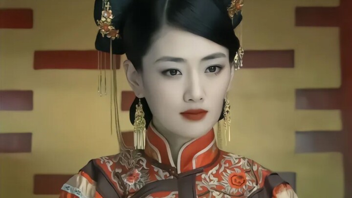Now this is what I call a “drama-throwing face” — she single-handedly plays every character across t