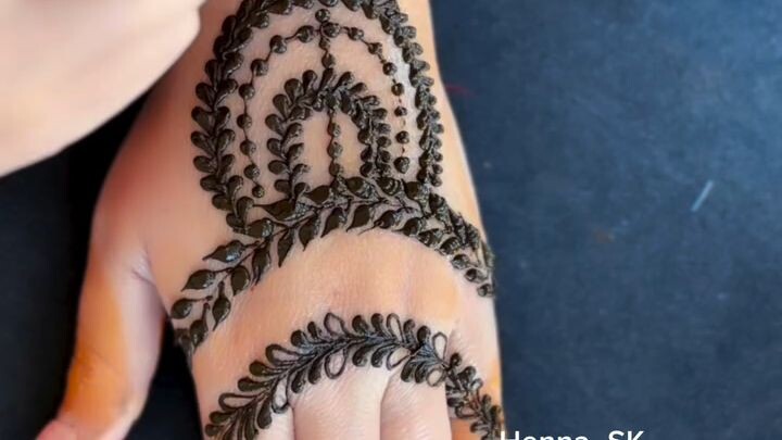Simple easy and amazing design contemporary plus traditional #henna