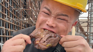 盒饭配鸭腿！嘎嘎香～