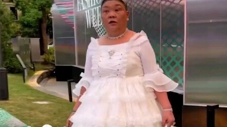 เจ้าหญิงตัวน้อยแห่งถนนอันฝู ไม่น่าเลยว่าเธอจะได้รับเชิญไปงาน Shanghai Fashion Week ด้วย! ใส่ชุดเจ้าห