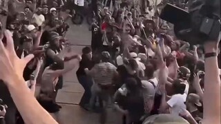 “青春没有售价，疯狂就在当下！”