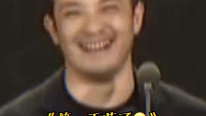 What awkward iconic scene with a watermark is Fu Dalong?! His hard-luck expression is written all ov