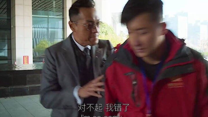 Chú chó bảo vệ coi thường nhân viên giao hàng, ai ngờ anh ta lại là bạn thân của chủ tịch tập đoàn –