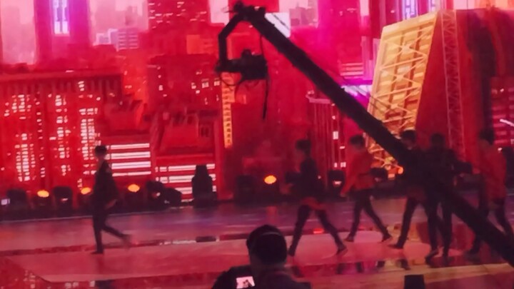 Xianglin Criticizes the Double 12 Gala and Live PK with Ding Po Next Door