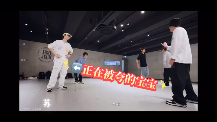 أشاد المعلم الكوري بالطفل! 👍 لقد أذهلني هذا الجزء.