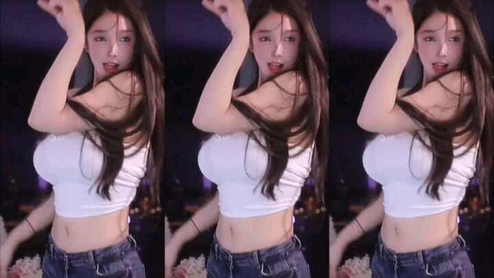 มินะ (｡･ω･｡)ﾉ♡ ก้าวเหมียวเบาๆ น่ารัก~ เมี๊ยว!