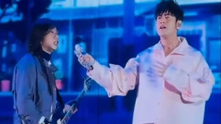 把玛莎都吓成元谋人了