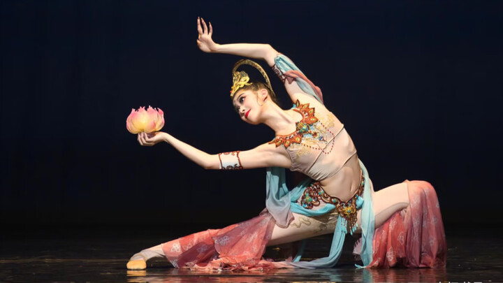 Classical Dance Solo "Charm of Lotus," Beijing Dance Academy