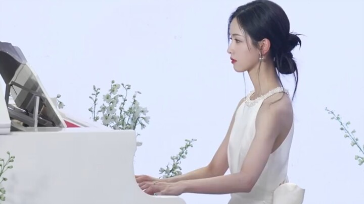 Chen Duling's super popular piano playing video!!!