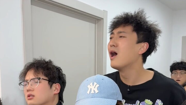 Di keluarga kami ada Liu Yiduo, Liu Erduo, Liu Sanduo... sampai Liu Baiyibadao!