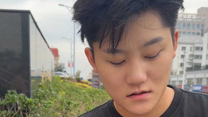 ฉันไม่ได้ออกไปข้างนอกมาหลายวันแล้ว โลกภายนอกมันพัฒนามาถึงจุดนี้แล้วเหรอ