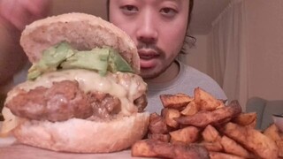 ASMR HOMEMADE CHEESEBURGERS & CHIPS 🍔🍟 - Eating Sounds