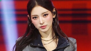 เวทีแสดงเพลง BURNING UP เพลงใหม่ล่าสุดของ MEOVV