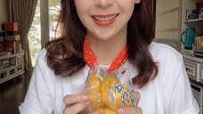Lemon bentuk hati lucu banget yahh . Tapi gak tau faedahnya apa , soalnya rasanya ya seperti lemon