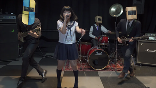 ฉันเล่น "Bite the Second Hand" ในวงดนตรี☆ Stoic High School