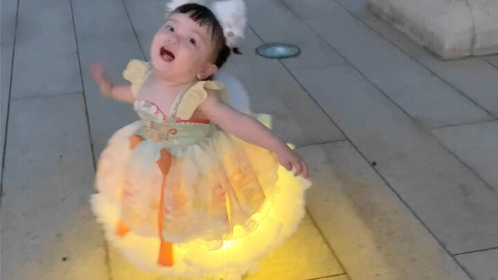She’s like a firefly~