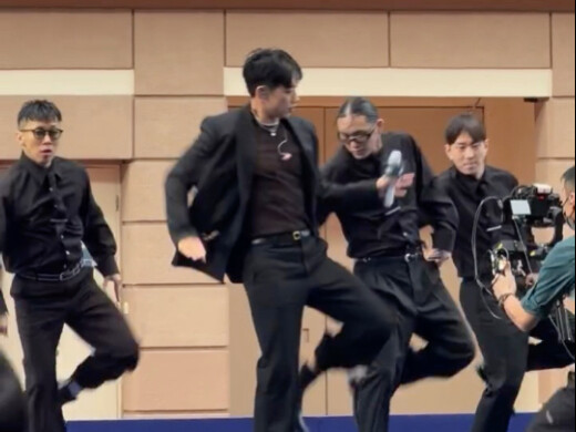 الريّن وصل! العرض الافتتاحي لسباقات لونجين هونغ كونغ الدولية بطله بلا منازع! لم أسمع كلمة “i do” مبا