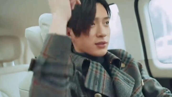 Hilarious—someone said Jing Boran switched to an older sister’s hairstyle for “Keep Running” Season 