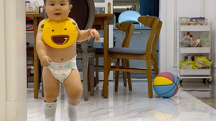 Dù có thay đổi thế nào, đôi tất dài đó vẫn không hề thay đổi～