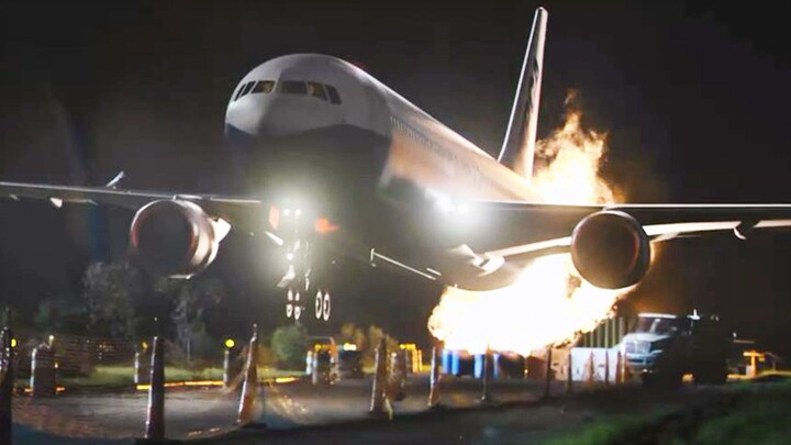 Airplane Passengers Mysteriously Disappear; Captain Makes Emergency Landing Only to Discover That Ev