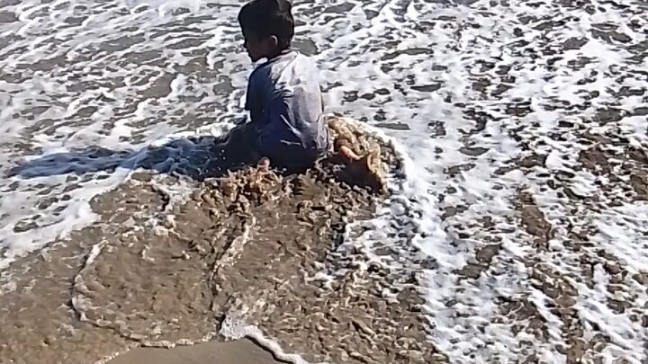 PANTAI TIKU