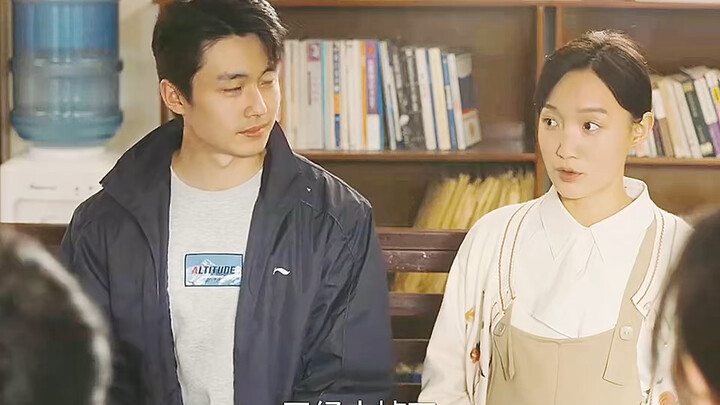 กู่อวี่กลับบ้านเกิดเพื่อสอนหนังสือแต่ถูกปฏิเสธ วันแรกยึดโทรศัพท์นักเรียนจนนำไปสู่การฆ่าตัวตาย