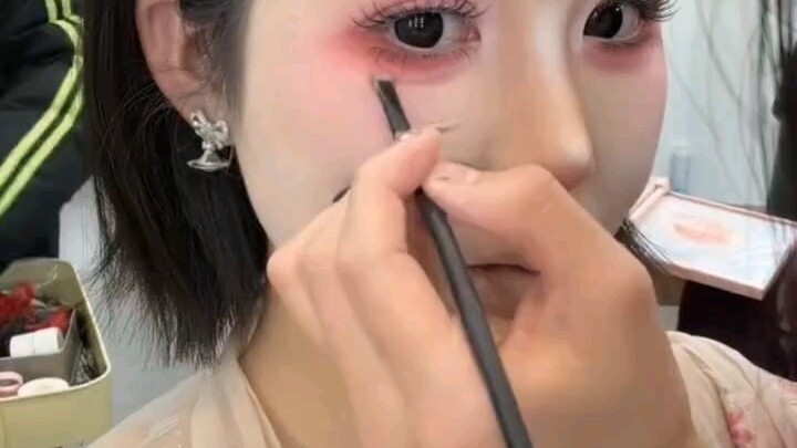 ยอดวิวในทวิตเตอร์แตะหลักสิบล้าน: สาวซากุระขี้กังวลถึงกับตะลึงเมื่อแต่งหน้าสไตล์เน็ตไอดอลจีนเสร็จ