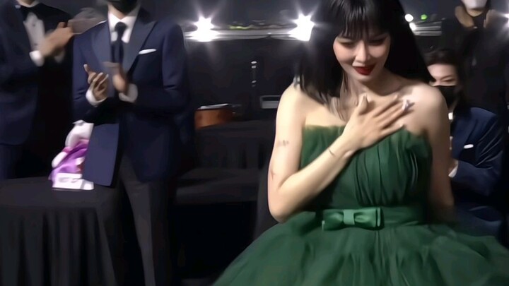 Hari itu semua orang terus-menerus bilang Hyuna cantik banget.