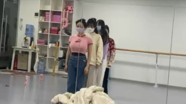 “ใครจะไปปฏิเสธการเต้นในห้องซ้อมได้ล่ะ!”