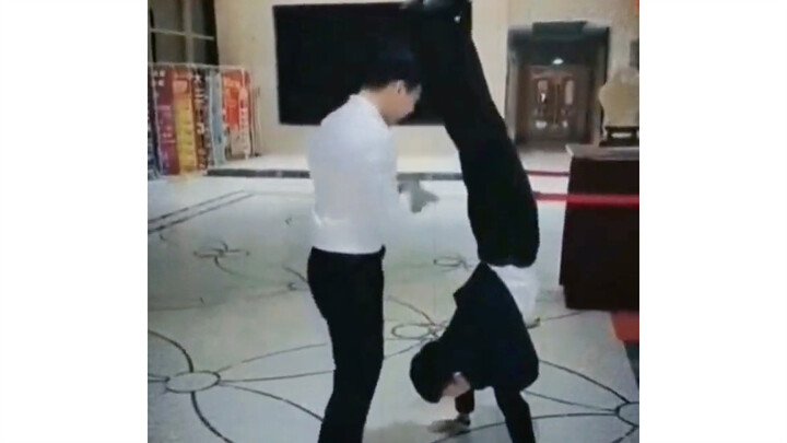 Giờ ai cũng chơi kiểu này à?