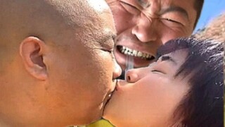 Lili forcefully kissed Li Hong, making Dao Ge cry.