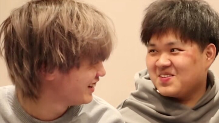 [Bestie Squad] Cats Tease the Baby Shark, So Naughty!