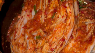 Secret spicy cabbage is refreshing and goes well with rice