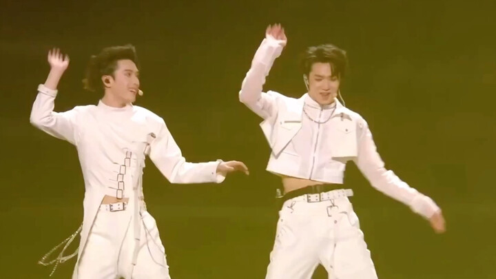 Mereka benar-benar pandai menari!