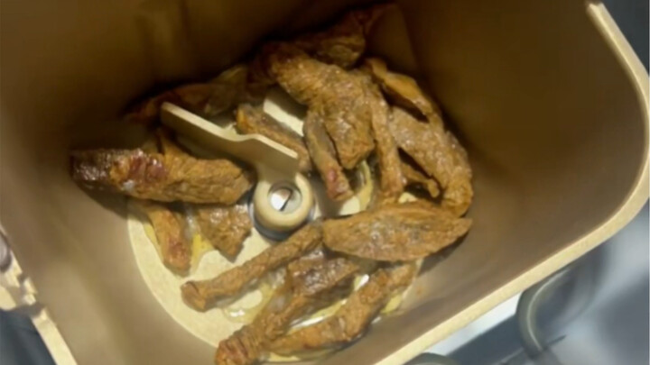 My husband bought a bread maker... This time we’re really making beef jerky!