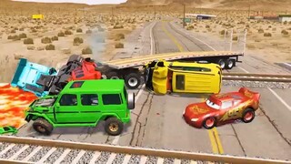 Flatbed Truck Mcqueen  _ Transportation with Truck - Pothole vs Car _462 - BeamN