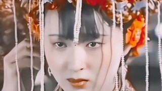 “她的一生就扮演了两个角色”
