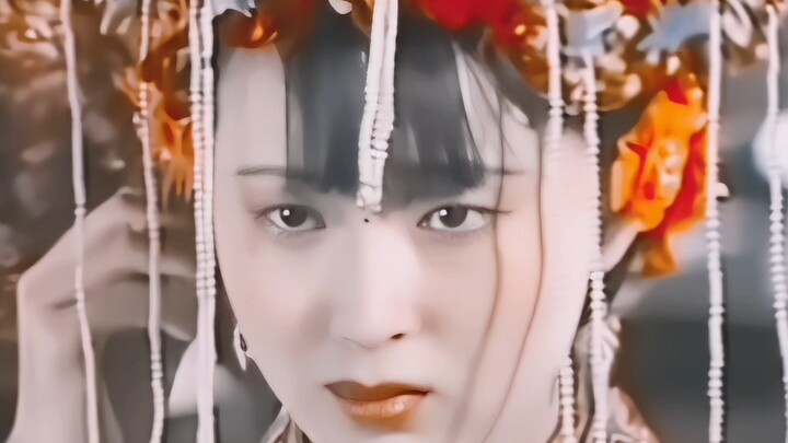 “她的一生就扮演了两个角色”