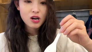 Buồn cười quá, đoạn video dài ba phút đó thực sự không ai có thể xem được.