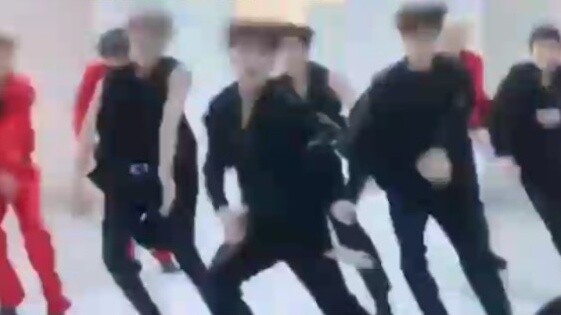 Nhóm nhạc rap Hàn Quốc Seventeen vẫn rap trong khi quay MV! Giọng của Hoshi thế nào?