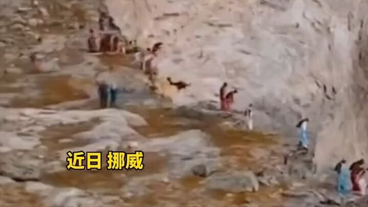 Những người đam mê bay wingsuit hội tụ tại Grand Canyon, cùng nhau thực hiện bước nhảy đầy can đảm; 