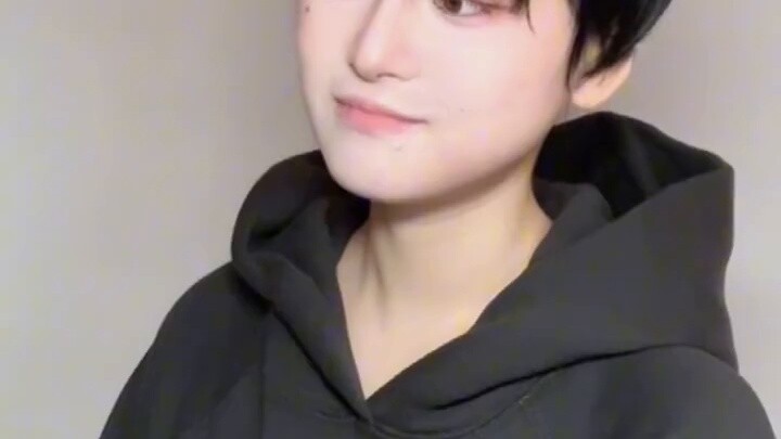 After my bestie became handsome... I started to fall in love with her aesthetic!