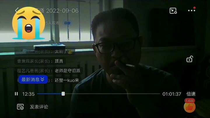 - يومها لم ينطق بكلمة، بل ظل يدخّن سيجارة تلو الأخرى وهو يقرأ «المعلّم من التيار المحافظ».