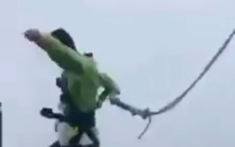 Diêm Vương: Cái gì đó vút một cái