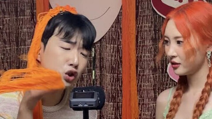 Don’t sleep! Wake up! With Teacher Li softly whispering in your ear, how could you possibly drift of