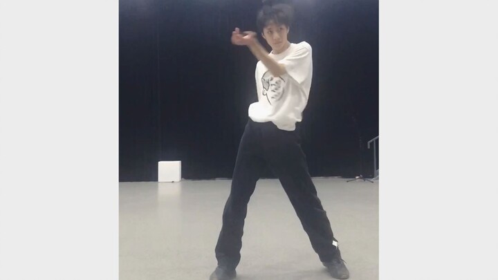[Liu Yaowen] Ateenage Apple-Head Performs a Girl Group Dance