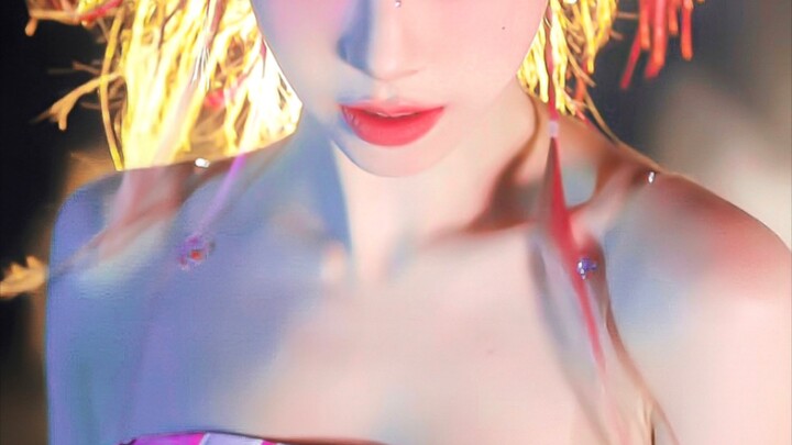 “بلاي، إذا كنتِ لا تناسبكِ صبغة الشعر، فرجاءً اتركي الفرصة لغيركِ، حسنًا؟!…” لكن الحقيقة أن مع هذا ا