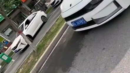 Ban đầu thì không sao, giờ lại có chuyện rồi.