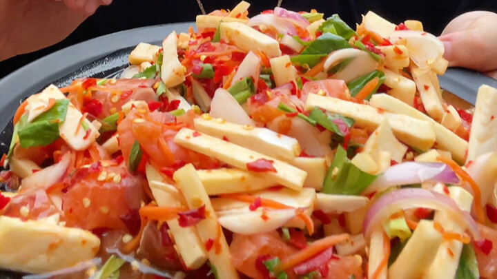 Little Tiger’s Trip to Thailand: Everything Gets a Thai-Style Salad Treatment—Even the Coconut Trees