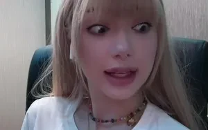 เอ็นดูการถือรีโมทแอร์แทนทรศ757585